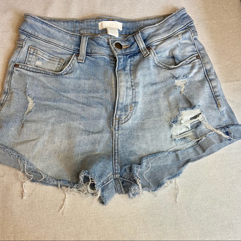 H&M Light Wash Ripped Distressed Jean Shorts Size 6